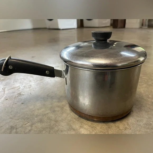 Stainless Steel Saucepan with Black Handle - Picture 2 of 3